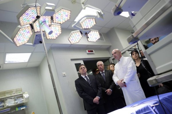 В Клиника &quot;Ендоскопска хирургия&quot; към Военномедицинска академия бяха отбелязани 25 години от създаването й. По този повод бе открита обновената операционна зала на клиниката. На събитието присъства министърът на отбраната Николай Ненчев. Снимка: БТА