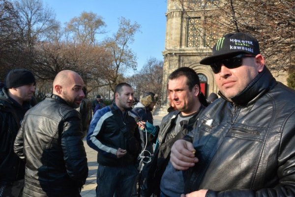 &nbsp;Около 100 рокери протестираха във Варна против целогодишната задължителна застраховка &quot;Гражданска отговорност&quot;. Снимка: Булфото