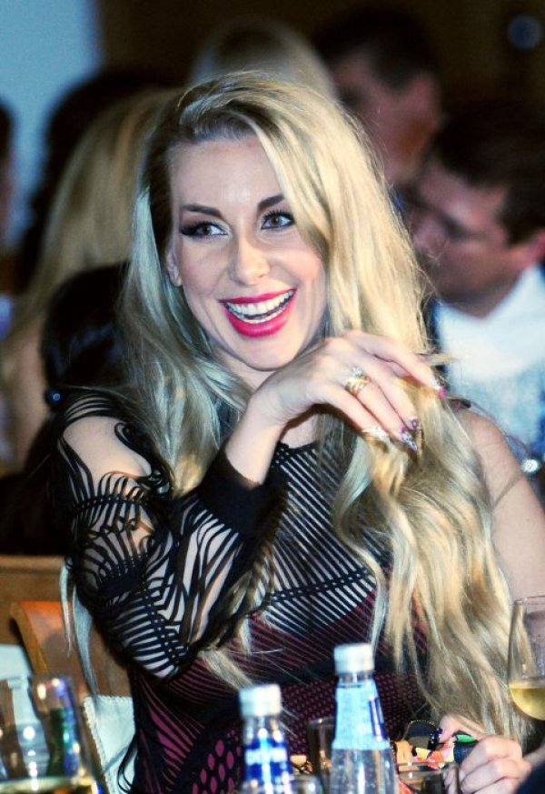 Мис България 2009 Антония Петрова имала чанта от човешка кожа. Снимка: Булфото