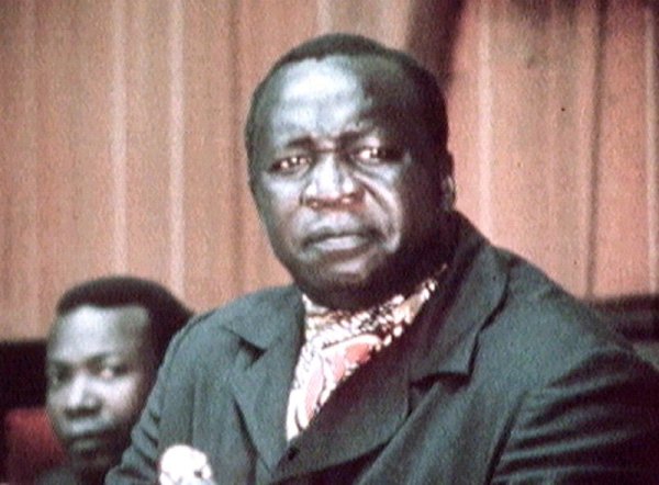 Иди Амин &ndash; боксьорът, готвачът, военният лидер 

Диктаторът, властвал в Уганда между 1971 и 1979 година, е започнал пътят си от малко селце в северната част на страната. Първата му работа е в армията, където той е помощник-готвач.&nbsp; Но освен с уменията му над котлона, той е запомнен и като умел боксьор, добър ръгбист и дори отличен плувец. А и доста харизматична личност. Как иначе помощник готвач става военен диктатор? Снимка: Reuters 
&nbsp;