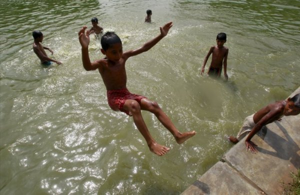 Жегите в Индия принудиха мнозинството от хора да търсят начини за разхлаждане Снимка: Reuters
