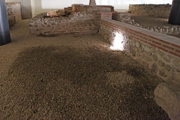 Две седмици след официалното откриване на реставрирания античен комплекс "Сердика", културната забележителност в сърцето на София протече. Проектът "Античен културно-комуникационен комплекс "Сердика&rdquo; е финансиран с над 15 милиона лева от ОПРР на ЕС Снимка: Булфото
&nbsp;