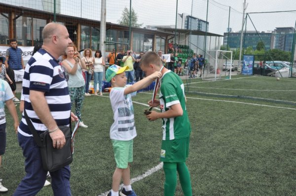 Виктор Зоров от ДАФ получава наградата на името на Теди. Снимка: Dnes.bg