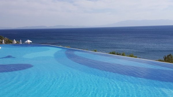 А някои направо се преливат в морето. Снимка: Dnes.bg