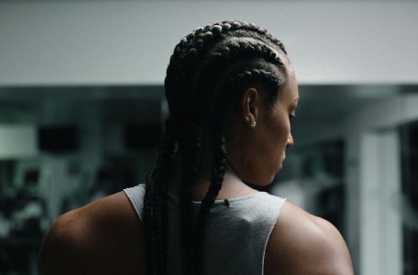 Но Люис знае цената на всяка частица от успеха, който е постигнала до сега. "Осъзнавам, че приходите ми са благодарение на упоритостта и интелигентността, с която работя. В някои месеци се оказва, че не правя, това, което трябва, за да изкарам колкото предния месец, така че нищо не е вечно. Всеки месец е здраво блъскане." Снимка: Instagram