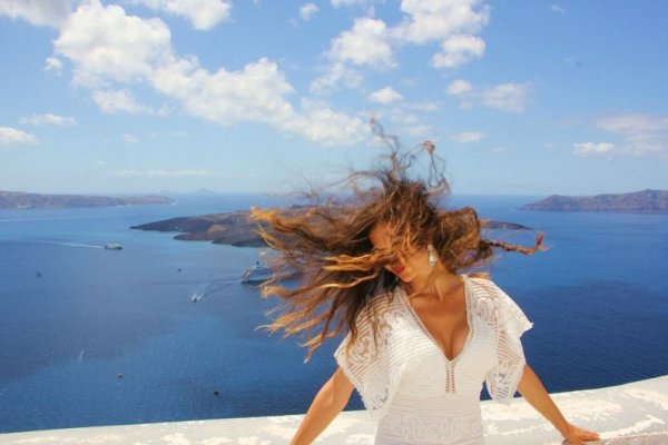 Райна била останала във времето. Ама не трябва ли да мине малко време? Снимка: Facebook