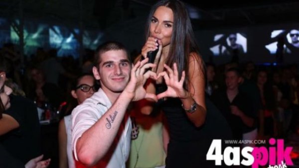 Фен ли е да го опишеш. Снимка: Час Пик