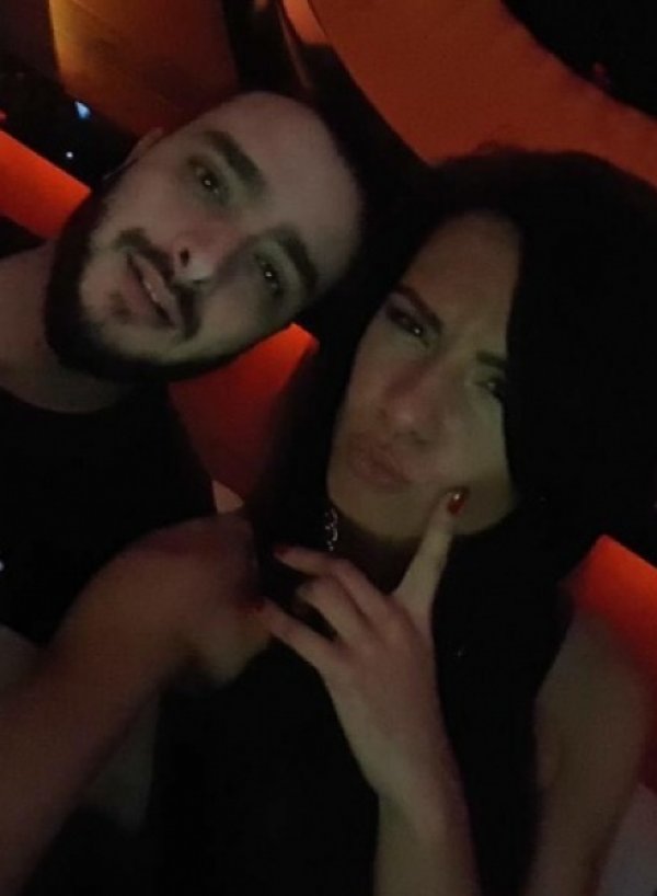 Новата на Криско - брюнетката Цвети. Снимка: Facebook