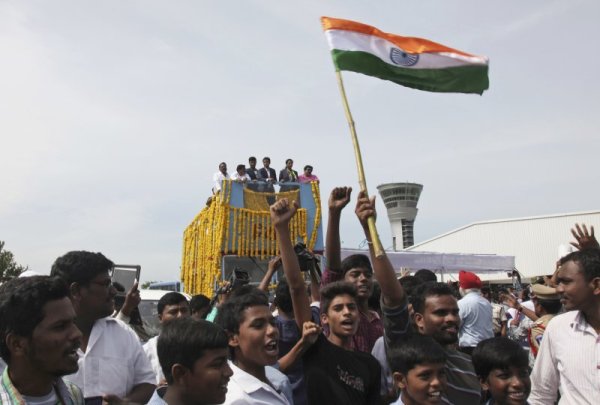 Пусарла Синдху - индийка, която донесе един от общо двата медала за страната си, беше посрещната в родната си провинция с пищни тържества. Тя спечели сребро в бадминтона за жени Снимка: БТА