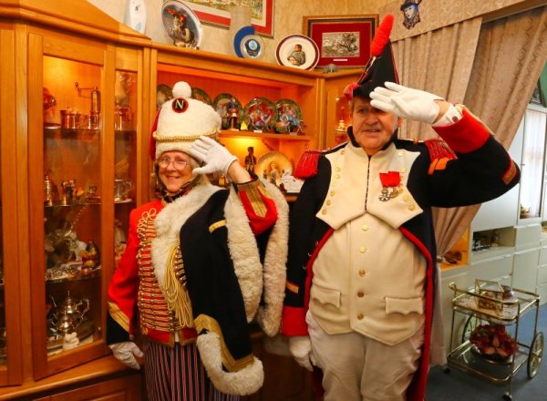 &nbsp;Белгийците Жак и Полин Фиу в дома им. Двамата са големи фенове на Наполеон.Снимка: БТА