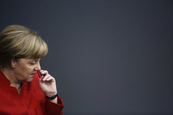 Канцлерът на Германия Ангела Меркел слуша дебатите в парламента по бюджета за следващата година на страната. Снимка: БТА