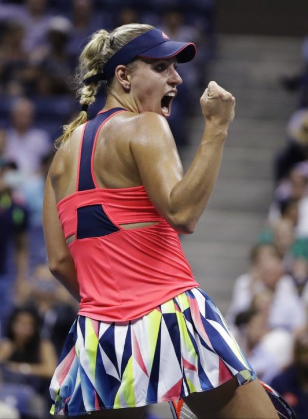 Германската тенисистка Анжелик Кербер празнува победата си над Каролин Вожнячки на полуфиналите на последния турнир от Големия шлем за годината &ndash; US open. Освен, че ще играе на финал, германката ще оглави световната ранглиста от понеделник. Снимка: БТА