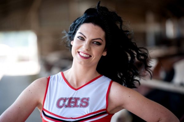 27-годишната Надежда Георгиева от 20 години живее в Щатите. Баща й емигрира, когато Надежда е още бебе, а тя се запознава с него, когато е на 7. Вече 17 години семейството й менажира собствена пицария. Спомените й от България са с нейното село Кътина, където е израснала.&nbsp; Снимка: Фермата