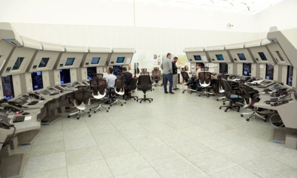 ДП РВД стартира есенна сесия за набиране на кандидати за Ръководители на полети. Кампанията започна с Дни на отворените врати. Желаещите да се запознаят с професията посетиха Районния център за обслужване на въздушното пространство и тренажорите за обучение. Снимка: БТА
&nbsp;