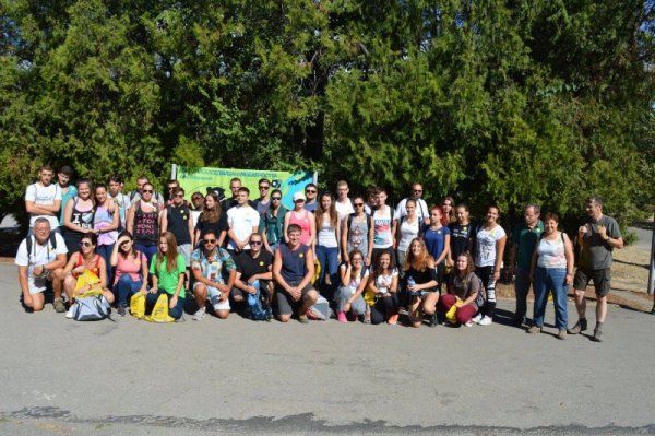 В Стара Загора се реализира проект за младежки екологичен обмен с Франция. Целта на проекта е облагородяване на местността около река Бедечка. В обмена  участват младежи от класа по екология на френското училище LEGTA, Obernai, Франция,  ученици от ЕГ &bdquo;Ромен Ролан&ldquo;, представители на Туристическо дружество &bdquo;Сърнена гора&ldquo; и младежи от Международния младежки център в Стара Загора. В програмата на младежкия обмен до края на седмицата са предвидени екологични дейности, насочени към почистване и облагородяване на парк &bdquo;Бедечка&ldquo; и изграждане на екопътека. Снимка: Община Стара Загора
&nbsp;