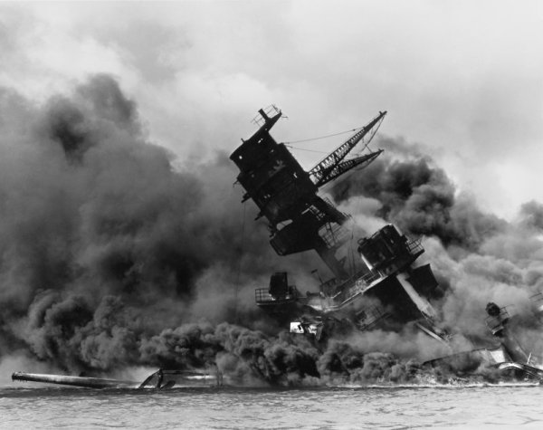 Разрухата след нападението. Снимка: Reuters/U.S. Navy/National Archives