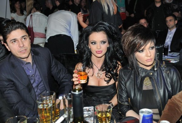 Нощта на Сексбомбите 2010 г. Мария със съпруга си Димитър Андонов и Галена. Снимка: Булфото