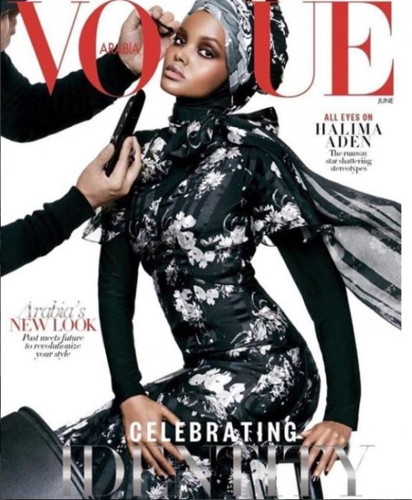 На корицата на Vogue

"Тук съм, за да разбия погрешните представи и клишетата за мюсюлманките", казва първата манекенка, носеща хиджаб, пред модното списание за жени Allure, което през юли излезе с нейна снимка.

Месец преди това Халима Аден красеше и корицата на арабското издание на Vogue.

Снимка: Instagram, kinglimaa