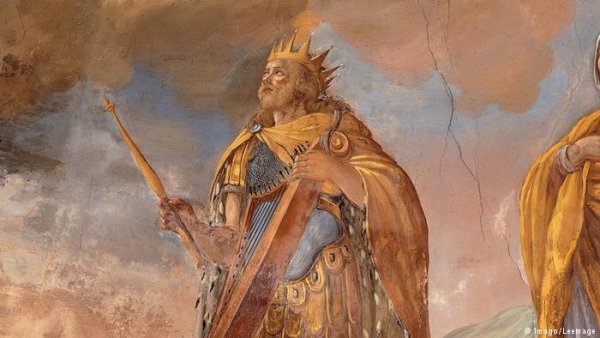 Градът на цар Давид

Според Стария завет цар Давид завладява Ерусалим около 1000 г. пр. Хр. Той обявява града за столица на своето царство и го превръща в истинско религиозно средище. Соломон - синът на Давид - е този, който според Библията издига първия храм на Яхве (Йехова), бога на евреите. Така Ерусалим става център на юдейството. Снимка: Imago/Leemage
