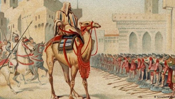 Идването на арабите

В хода на овладяването на Велика Сирия ислямските армии достигат и до Палестина. През 637 година Ерусалим е обсаден и превзет по заповед на халиф Умар. В последвалата ера на мюсюлманско владичество управляват различни владетели, които често са били враждебно настроени помежду си. Градът редовно е бил обсаждан и многократно е сменял владетелите си. Снимка: Selva/Leemage
&nbsp;
