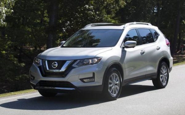 10. Nissan Rogue

Разход на гориво: градско - 9,05 л/100 км, извънградско - 7,13 л/100 км. Цена &ndash; от $25 655. Моделът Nissan Rogue на други пазари се предлага под името X-Trail. Той е единственият автомобил в десетката, който може да превозва до 7 пътници.
Снимка: Производителят