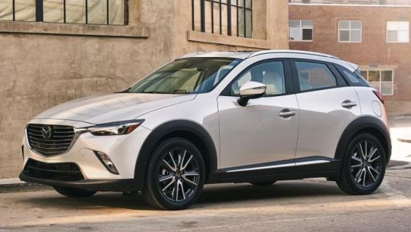 2. Mazda CX-3

Разход на гориво: градско &ndash; 8,11 л/100 км, извънградско &ndash; 6,92 л/100 км. Цена - от 21 085 долара. Според американските експерти, Mazda CX-3 е един от идеалните градски автомобили. Той е компактен и лесно се паркира. Има и минуси &ndash; основният е малкото място за пътниците на задния ред седалки.
Снимка: Производителят