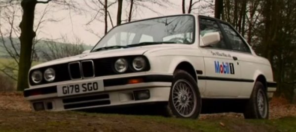 BMW 325i от 1990 г. &ndash; 1 600 000 км

През 90-те години BMW заедно с Mobil правят забавен експеримент. Същността му се състои в следното - да се провери как едно ново BMW 325i в естествени природни условия ще се държи на синтетично масло. Отлитат 4 години и километражът показва 1 600 000 км. След това от колата махат двигателя, регистрират нивото на износване на детайлите&nbsp; и провеждат куп други манипулации. Експертите излизат със заключението, че след сериозния пробег двигателят е като нов, което означава, че и маслото е качествено. И макар че това е не повече от маркетингов ход, той не намалява възможностите и потенциала на 6-цилиндровия двигател на BMW.