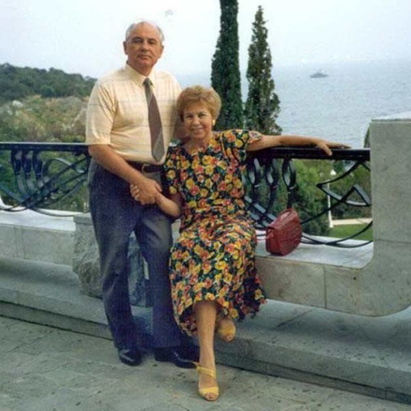 Тя е 3-етажна, има собствена хеликоптерна площадка и ескалатор. Снимка: back-in-ussr.com