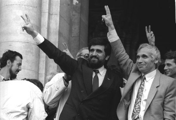 Желев по време на митинг в София с един от основателите на СДС Георги Спасов. Снимка: БТА, архив