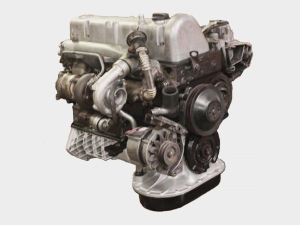 Mercedes OM617
Тук всички съмнения са излишни – в някои държави по света все още се движат таксита Mercedes W115/123 с тези безсмъртни двигатели. Техният пробег е невъзможно да се изчисли, защото преди да умре моторът, се чупи километражът. Благодарение на феноменалната си надеждност 5-цилиндровият дизел с обем 3,0 литра се превърна в един от най-забележителните мотори на планетата.
С най-гояма надеждност се отличават атмосферните версии ОМ617, но и с турбина двигателят е доста жизнен и понася спокойно дори най-големите натоварвания, на които е подлаган.
Снимка: Производителят