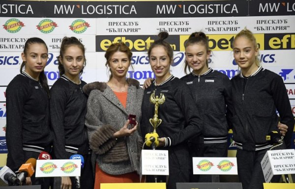 Ансабълът ни по художествена гимнастика стана отбор на месец септември в анкетата на пресклуб "България". На второ място са момчетата на Петър Хубчев, които спечелиха първите си две срещи от футболната Лига на нациите. Трети останаха гимнастичките ни от националния отбор-индивидуално. За треньор на месеца категорично беше посочена Весела Димитрова. Снимка: Булфото