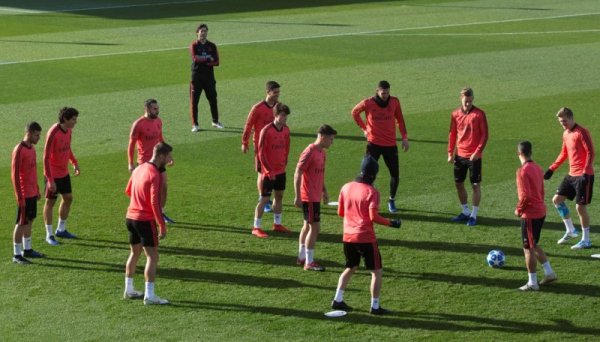 Футболистите на Реал Мадрид тренират в настроение преди мача срещу ЦСКА Москва от последния кръг на груповата фаза в Шампионската лига. Снимка: БТА