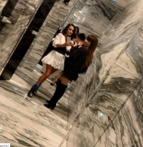 Мария посрещна новата година със селфи от тоалетната. Снимка: Instagram