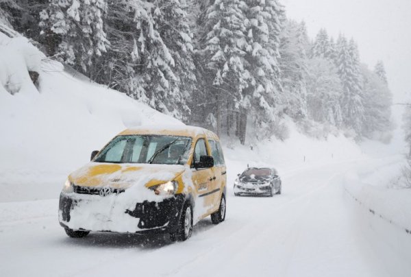 В Швейцария властите съобщиха, че лавини са отнели живота на няколко човека.
Снимка: Reuters