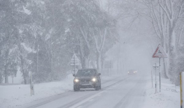 На много места в континента снегопочистващите фирми не успяват да се справят със ситуацията. Въпреки това обаче местните са свикнали със снега.
Снимка: Reuters