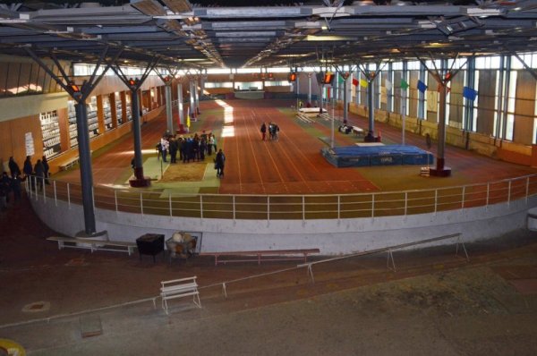 Министърът на Младежта и спорта Красен Кралев бе на посещение в Добрич за началото на ремонтните дейности на лекоатлетическата зала в Спортен комплекс "Простор". Снимка: БТА