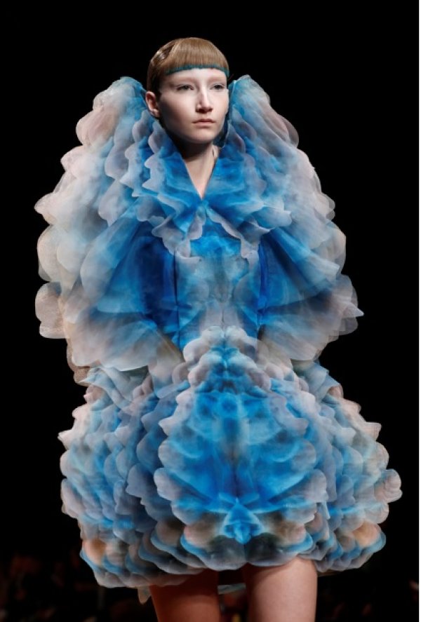 Още мода от френската столица. Снимка: БТА