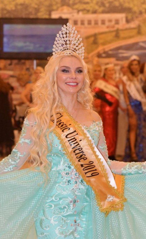 &quot;Mrs Classic Universe&quot; 2019 Светлана Исаева. Снимка: Булфото