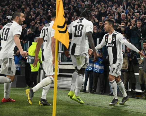 Звездата на Ювентус Кристиано Роналдо празнува гол във вратата на Атлетико Мадрид по време на мача срещу Атлетико Мадрид от осминафиналите на Шампионската лига. Отборът от Торино спечели с 3:0 и с общ резултат от двата мача 3:2 продължава напред. Снимка: БТА