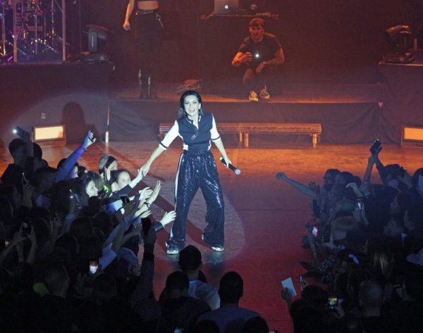 С грандиозен концерт известната румънска певица INNA зарадва своите почитатели във Велико Търново. Повод за поканата за концерта е празникът на старопрестолния град, който е на 22 март. Снимка: БТА