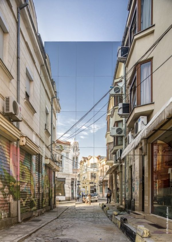 Проект 0 на Кирил Кузманов, ул. Златарска, Капана, Пловдив, 2010-2014, стартирал в рамките на ФОН: Млади автори, изложба на галерия Сариев, куратор Владия Михайлова, реализиран в партньорство с фондация "Отворени изкуства" през 2014 г.