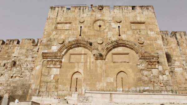 Зазиданата Източна (Златната) порта. През нея ще влезе Исус Христос при  второто си идване в Деня на Страшния съд. Снимка: Личен архив