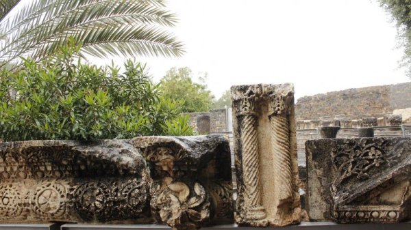 Разкопки от синагогата в Капернаум. Снимка: Личен архив