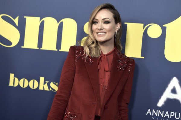 Актрисата Оливиа Уайлд се усмихва на фотографите преди филмова премиера в Лос Анджелис. Снимка: БТА
&nbsp;