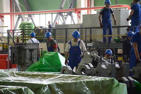 Министърът на енергетиката Теменужка Петкова посети атомната централа в Козлодуй, където се запозна с дейностите, свързани с плановия годишен ремонт на пети блок на АЕЦ &quot;Козлодуй&quot;. Снимка: БТА