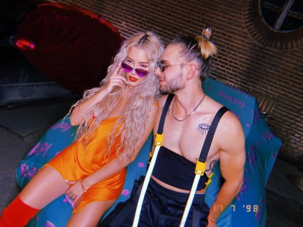 Има ли нещо между Тита и Папи Ханс? Снимка: Instagram