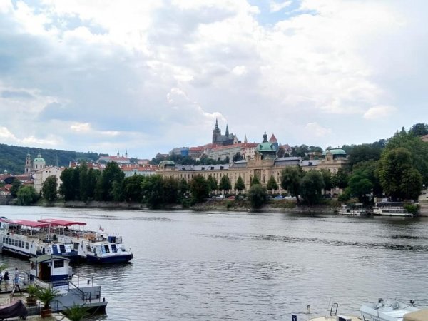 Пражки замък