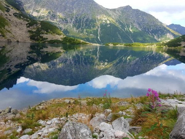 Небето се оглежда в езерата. Снимка: Dnes.bg