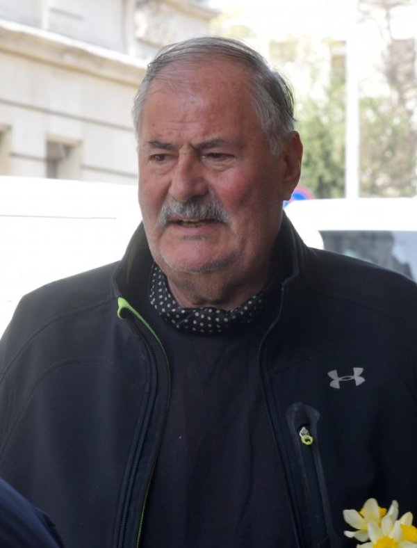 Жорж Ганчев е шампион на България по фехтовка, играе баскетбол в &quot;Академик&quot; София. Между 1973 и 1988 година се изявява като режисьор, сценарист в театъра, гост-лектор в Американската академия за драматични изкуства, продуцент в киното и театъра на Англия и САЩ. Автор е на 7 филмови сценария в Холивуд, пиеси, книги и поезия. Изявявал се е също и като актьор с епизодични роли в Холивуд. Агент на ДС, секретен сътрудник, през периода 1970 &ndash; 1990 г., във II главно управление. След 10 ноември 1989 г. участва в учредяването на СДС. През 1990 година основава партията Български бизнес блок и остава неин първи председател до 1996 година, когато съпартийците му устройват комплот и му взимат името на партията. Участва в президентските избори през 1992 година, получава 17% от гласовете, което го нарежда на 3-то място. Депутат е в 37-ото и 38-ото Народно събрание. На президентските избори през 2016 г. се кандидатира за президент от Християн-социалния съюз, заедно с Кольо Парамов. Жорж Ганчев умира на 79 години от полиорганна недостатъчност на 19 август в София. Снимка: Булфото