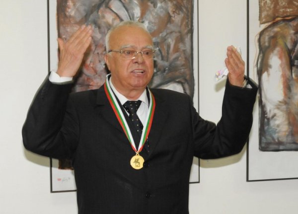 Юлиан Вучков е автор на около 150 публикации в печата и на повече от 20 книги в областта на художествената култура и етиката. От 1969 до 1990 е главен редактор на списание &bdquo;Театър&ldquo;. Голямата му популярност идва с телевизията. Работи дълги години в Канал 1 в предаването &quot;Всяка неделя&quot;, 7 дни ТВ, където създава рубриката &quot;Храна за душата&quot;. Първото си предаване &quot;Ум робува, ум царува&quot; води по Канал 2001. По-късно води предаването &quot;Размисли и страсти&quot; по телевизия СКАТ. До февруари 2009 г. Вучков е водещ на предаването &quot;Времена и нрави&quot; по телевизия ТВ2. Вучков работи в Нова телевизия в предаването &quot;Здравей България&quot;, след което през 2010 г. възражда &quot;Времена и нрави&quot; в ефира на Канал 3. През март 2012 г. напуска Канал 3 заради получени по-добри предложения от други телевизии. През 2013 г. се подвизава в предаването &quot;Гореща точка&quot; по ТВ 7. През март 2014 г. предаването му &quot;Времена и нрави&quot; е преместено в телевизия Евроком. Юлиан Вучков почива на 83 години на 22 септември, в резултат на сърдечен удар, във Военномедицинска академия в София. Снимка: Булфото